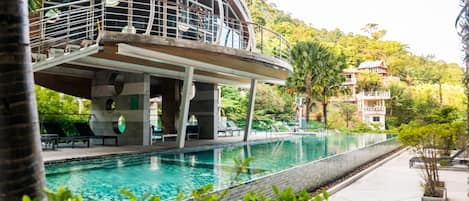 ET420 - Pool view Patong studio with pool, parking (961)