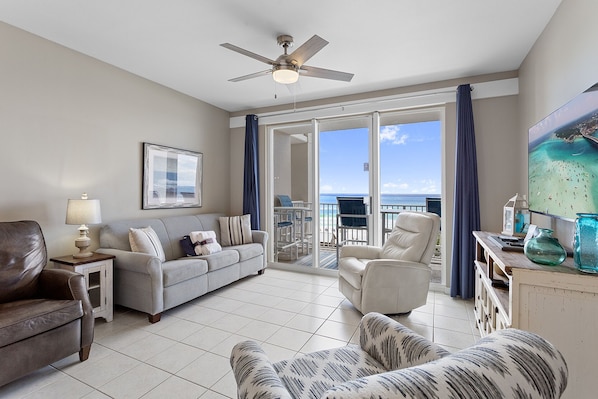 24-Majestic-Sun-310B-Living