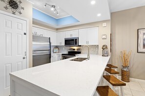 24-Majestic-Sun-310B-Kitchen