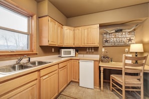 Yellowstone River Room - Kitchenette