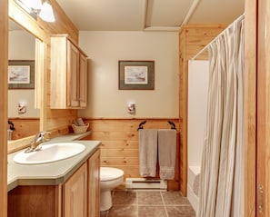 Yellowstone River Room - Bathroom