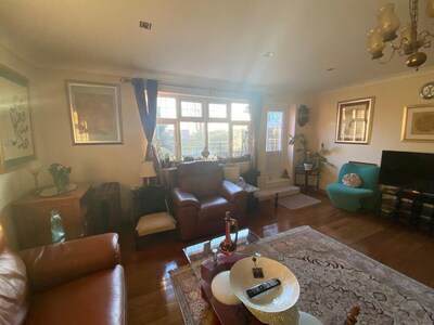 2-Bed Apartment in High Wycombe Private Garden