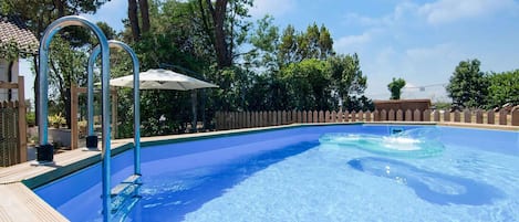 Schwimmbad des Ferienhauses