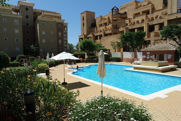 Swimming pool