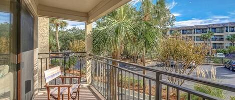 Seaside Villas 162 - Balcony - Comfortable balcony with seating for several.