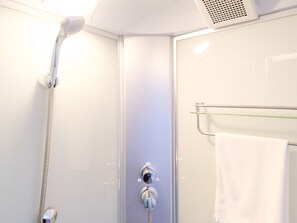 Separate toilet and shower room ☆