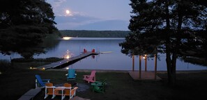 Chill out by the fire in the evening and play on the lily pad by day