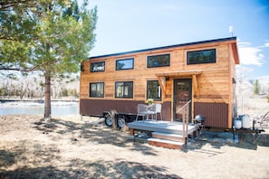 Your quaint and intimate tiny home on the banks of the Yellowstone River.