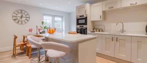 Kitchen & dining area, Poplar House, Bolthole Retreats