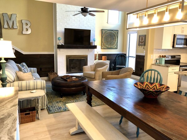 Open floor plan with vaulted ceiling 