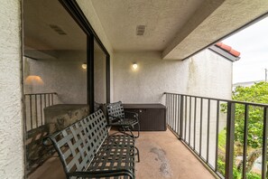 2nd floor balcony facing the golf course and pond