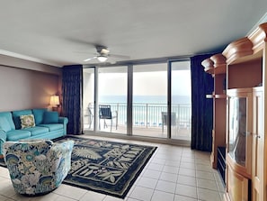 Living Area with Twin and Queen Sofa Sleeper
