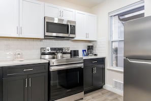 Full kitchen