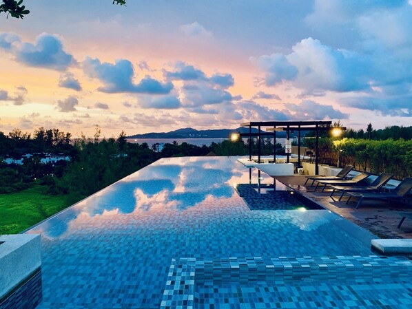 6Av 703 Modern Surin Condo with pool & gym (5510)