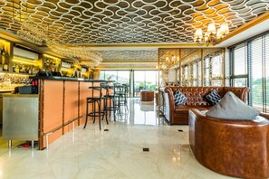 6Av 703 Modern Surin Condo with pool & gym (60)
