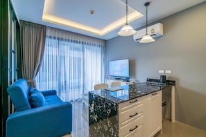 Palmyrah Surin - Brand new condo 700m to beach! (5910)