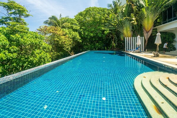 Mountain view apartment in Karon, 650m to beach (1634)