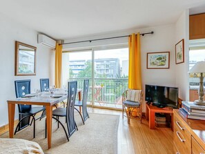 Meubles, Table, Cadre, Propriété, Cabinetry, Bâtiment, Bois, Canapé, Salon, Chaise