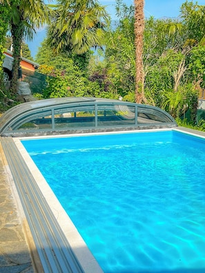 Pool mit neuem Pooldach