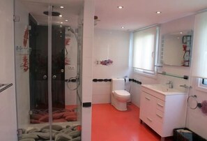 En-suite bathroom