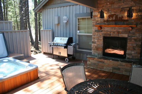 Outdoor Living Area  *** BBQ grill is not available Winter/Spring 2024.***