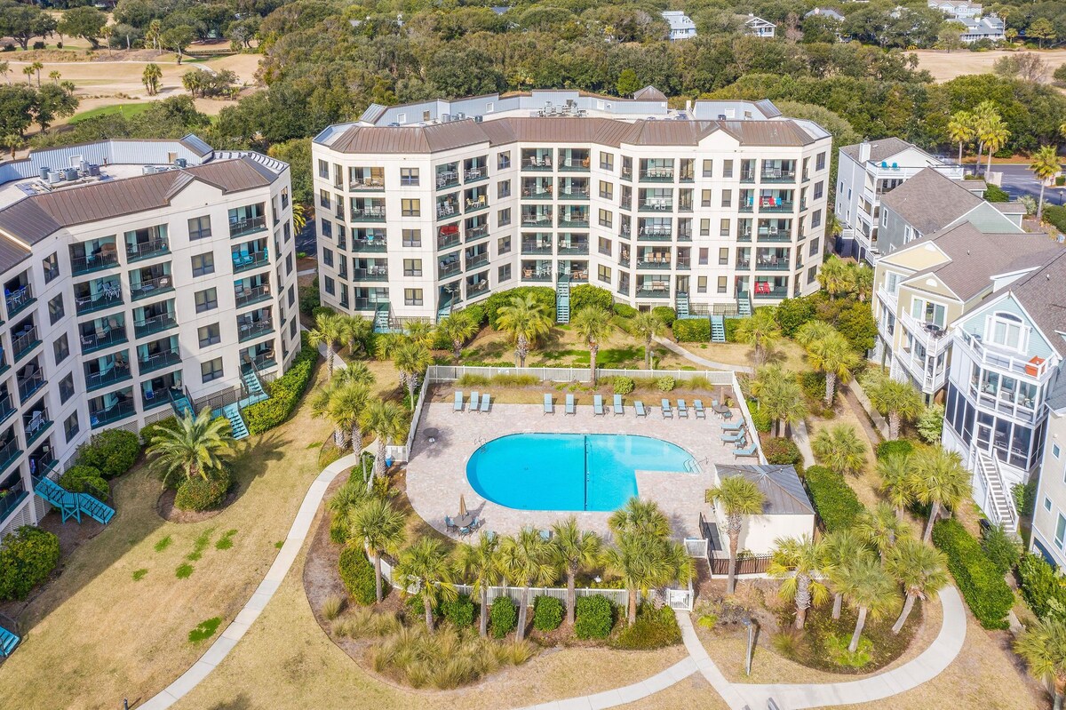 “Ocean Oasis” – Newly Renovated! Oceanfront Condo, Swimming Pool, Beach Access