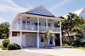 Dunetinnes is a single family home with plenty of parking and ocean views