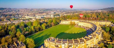 Balloons over the Royal Crescent in Bath