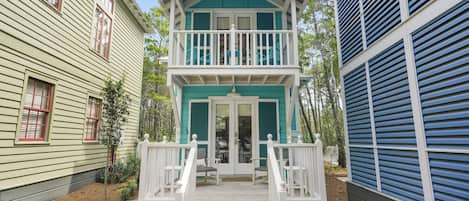 WELCOME TO WAY BACK-PET FRIENDLY IN SEASIDE, FLORIDA!