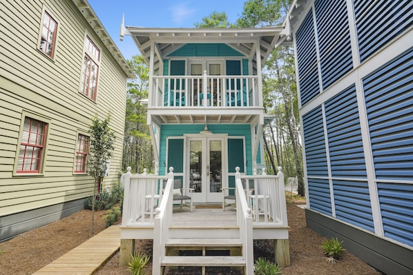 WELCOME TO WAY BACK-PET FRIENDLY IN SEASIDE, FLORIDA!