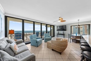 1 Island Winds 280 Living Room-Dining