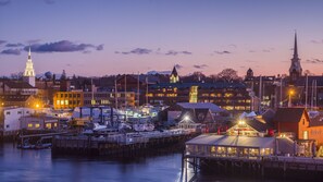 Stroll to your favorite restaurant along the Merrimack River.