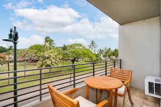 Come home to 311 and feel the warmth of the tans and browns of the decor.