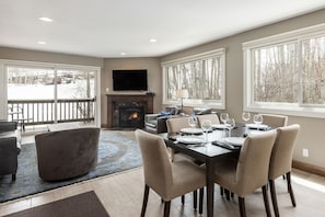 Dining area with seating for 6