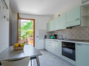 Comptoir, Cabinetry, Meubles, Propriété, Bâtiment, Évier, Evier, Cuisine, Cuisinière, Bois
