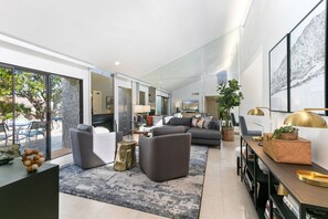 K0240 - Living Room Area