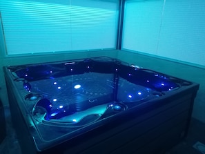 Bain à remous intérieur