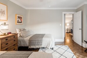 Second bedroom with en-suite bathroom