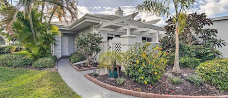 Venice Vacation Rental Home | 2BR | 2BA | Single Story | 1,175 Sq Ft