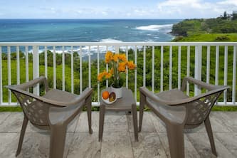 Cheerful, Classic Hawaiian Retreat w/ Incredible Views & Updated Kitchen/Bath
