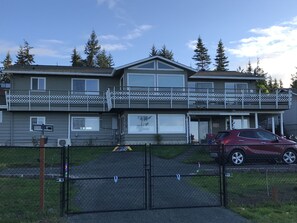 View from the alley. A retired nurse lives downstairs.
