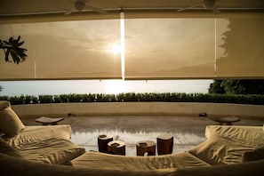 4 Bedroom, 4 bath Luxury Condo Sleeps 10 Acapulco, Guerrero, Mexico