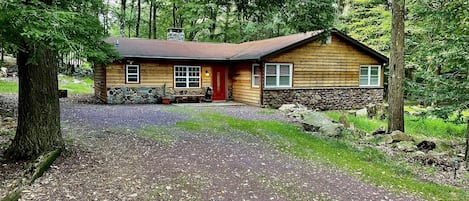 Welcome to Cabin Crunch!!
All photos taken and updated in September 2022.