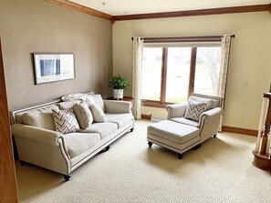 Front sitting area