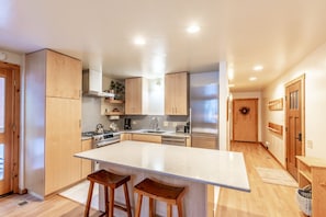 Hardwood, Furniture, Flooring, Room, Indoors