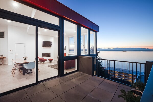 Welcome to our Alki Beach Home! Views of Puget Sound & mountains are a guarantee