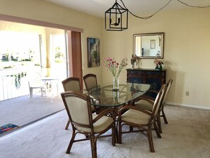 Dining area which completely opens to Lanai 
