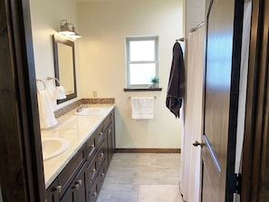 Full Bathroom #2