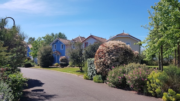 2eme maison en partant de la droite