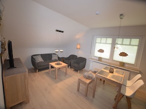 Ferienwohnung im Dachgeschoss, 1 Schlafraum, max. 2 Personen-Dachgeschoss - Wohn-Esszimmer